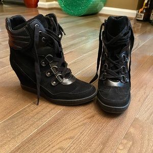Black guess heeled sneakers